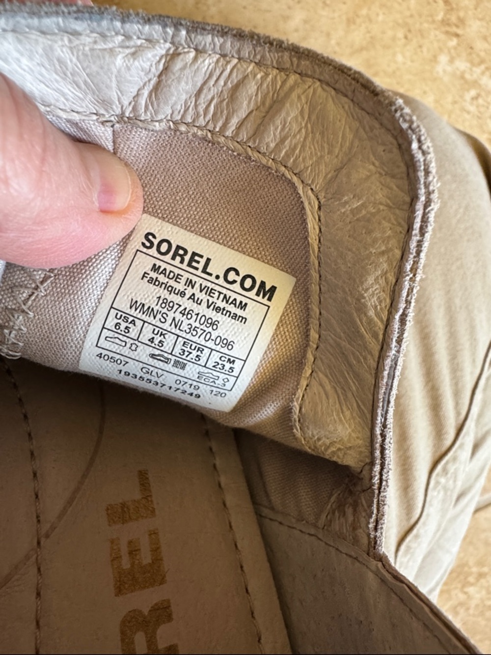 Woman’s Sorel Light Gray Suede Ankle Booties, 6.5 - Picture 6 of 6